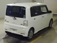 Toyota PIXIS SPACE лот № 7053 оценка 3  с аукциона в Японии 1