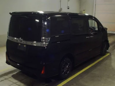 Toyota VOXY  с аукциона в Японии