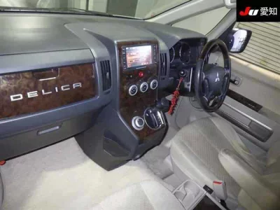 Mitsubishi Delica D:5