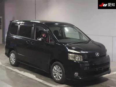 Toyota VOXY  с аукциона в Японии