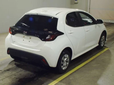 Toyota YARIS  с аукциона в Японии