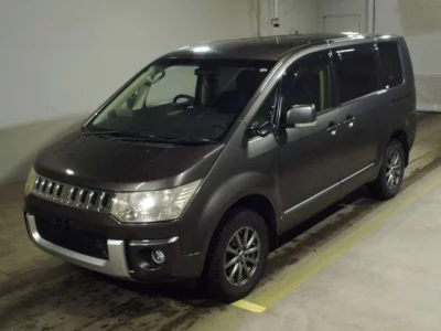 Mitsubishi Delica D:5