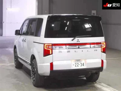 Mitsubishi Delica D:5