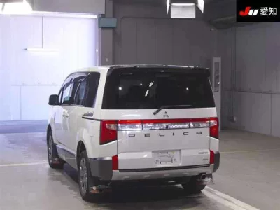 Mitsubishi DELICA D5