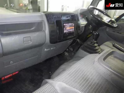 Toyota DYNA  с аукциона в Японии