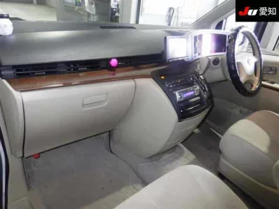 Nissan ELGRAND  с аукциона в Японии