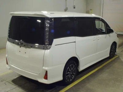 Toyota VOXY  с аукциона в Японии