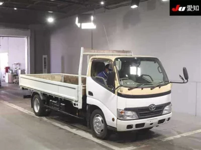Toyota DYNA  с аукциона в Японии