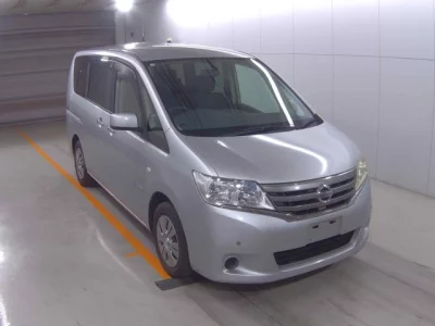 Nissan SERENA  с аукциона в Японии
