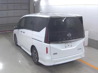 Nissan SERENA  с аукциона в Японии
