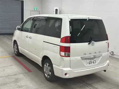Toyota NOAH  с аукциона в Японии