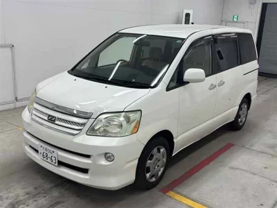 Toyota NOAH  с аукциона в Японии