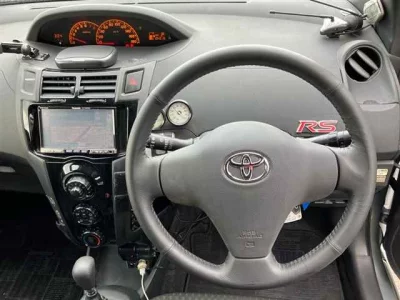 Toyota VITZ  с аукциона в Японии