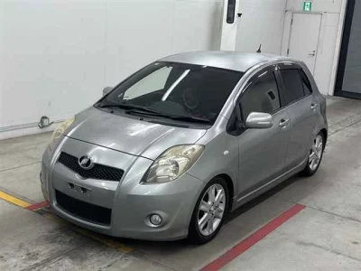 Toyota VITZ  с аукциона в Японии