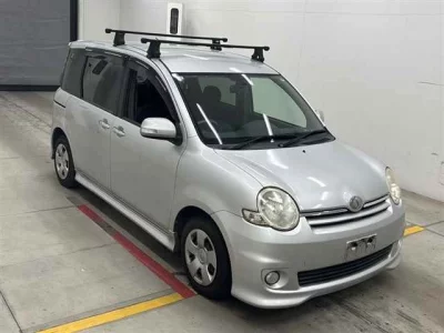 Toyota SIENTA  с аукциона в Японии