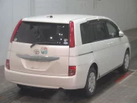 Toyota ISIS лот № 7105 оценка 3  с аукциона в Японии 3