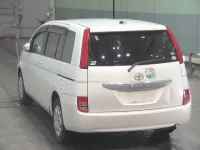 Toyota ISIS лот № 7105 оценка 3  с аукциона в Японии 1