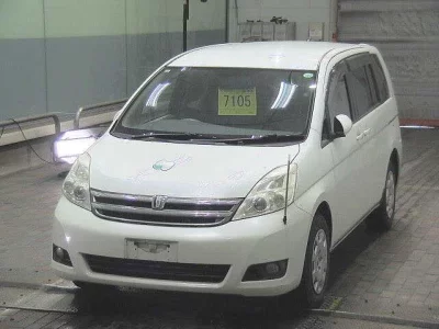 Toyota ISIS  с аукциона в Японии