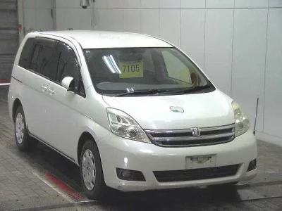 Toyota ISIS  с аукциона в Японии