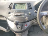 Mitsubishi GRANDIS лот № 2111 оценка 3  с аукциона в Японии 4