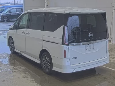 Nissan SERENA  с аукциона в Японии