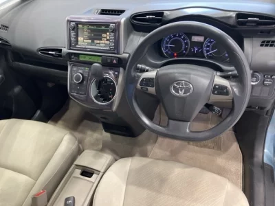 Toyota WISH  с аукциона в Японии