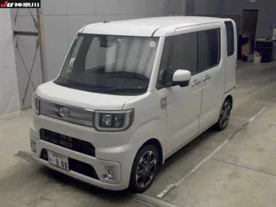 Toyota PIXIS MEGA  с аукциона в Японии