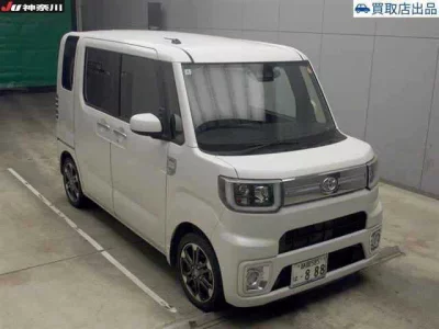 Toyota PIXIS MEGA  с аукциона в Японии