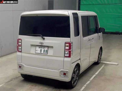 Toyota PIXIS MEGA  с аукциона в Японии