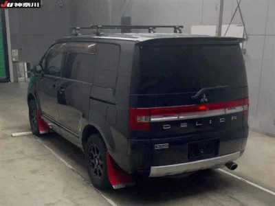 Mitsubishi Delica D:5