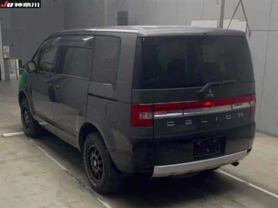 Mitsubishi Delica D:5