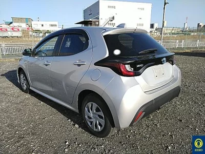 Toyota YARIS  с аукциона в Японии