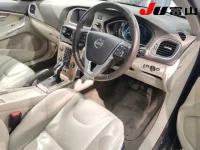 Volvo V40 лот № 5039 оценка 4  с аукциона в Японии 5