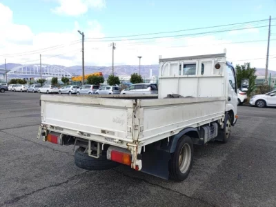 Toyota DYNA  с аукциона в Японии