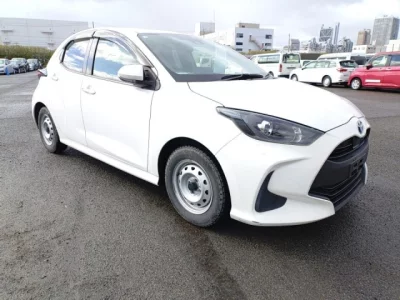 Toyota YARIS  с аукциона в Японии