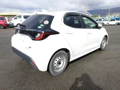Toyota YARIS  с аукциона в Японии