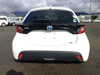 Toyota YARIS  с аукциона в Японии