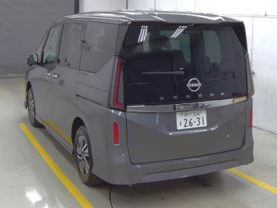 Nissan SERENA  с аукциона в Японии