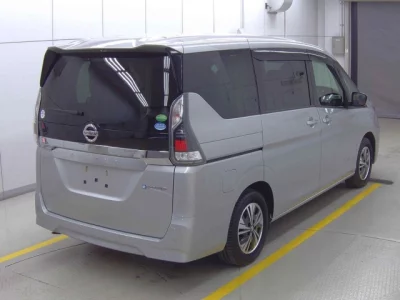 Nissan SERENA  с аукциона в Японии