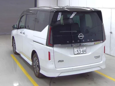 Nissan SERENA  с аукциона в Японии