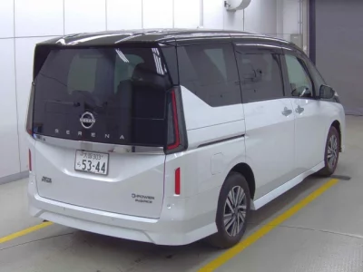 Nissan SERENA  с аукциона в Японии