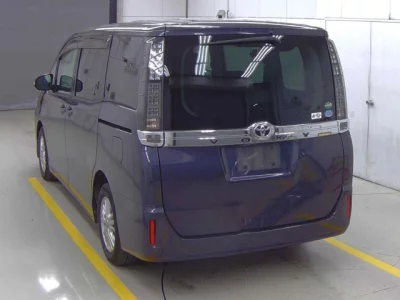 Toyota VOXY  с аукциона в Японии