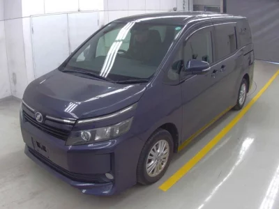 Toyota VOXY  с аукциона в Японии