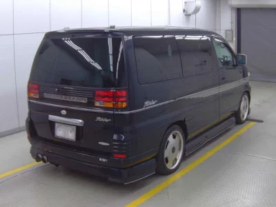 Nissan ELGRAND  с аукциона в Японии