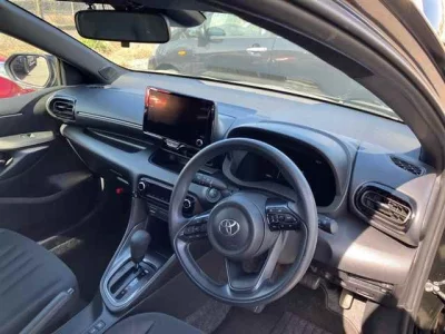 Toyota YARIS  с аукциона в Японии