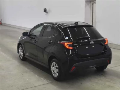 Toyota YARIS  с аукциона в Японии