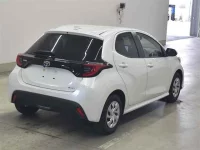 Toyota YARIS лот № 25022 оценка 4.5  с аукциона в Японии 4