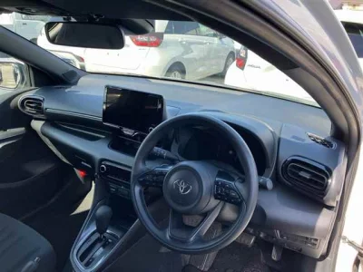 Toyota YARIS  с аукциона в Японии