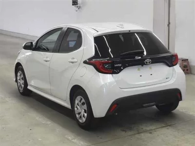 Toyota YARIS  с аукциона в Японии