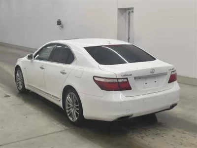 Lexus LS